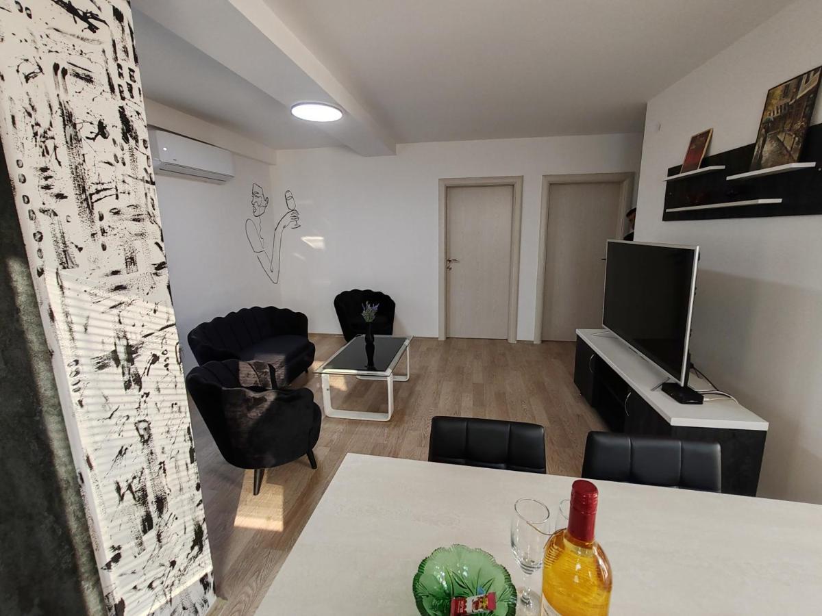 Central Modern Flat M&M Apartments Skopje Exterior foto
